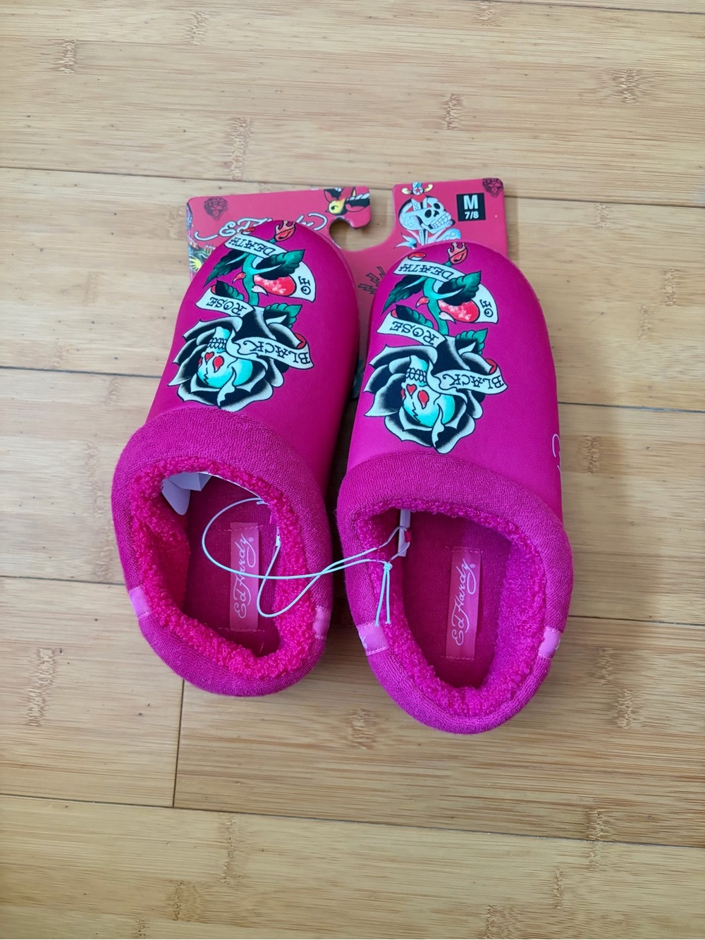 NWT Women’s Size M 7-8 Shoe Size Pink Ed Hardy Slippers